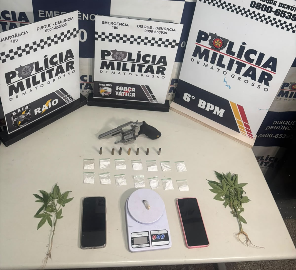 PM prende duas mulheres com revólver, pés de maconha e porções de cocaína.
