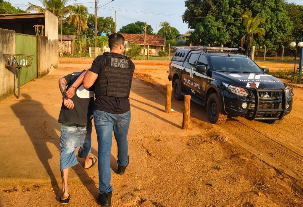 Polícia Civil cumpre mandados contra integrantes de facções rivais em investigação de homicídios e tráfico de drogas.