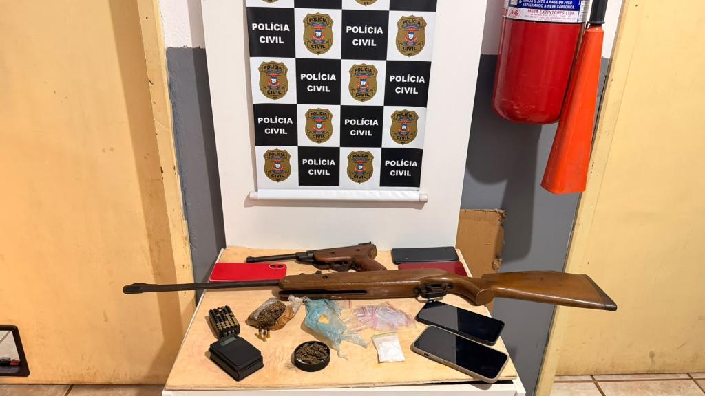 Polícia Civil prende suspeito por tráfico de drogas e apreende armas.