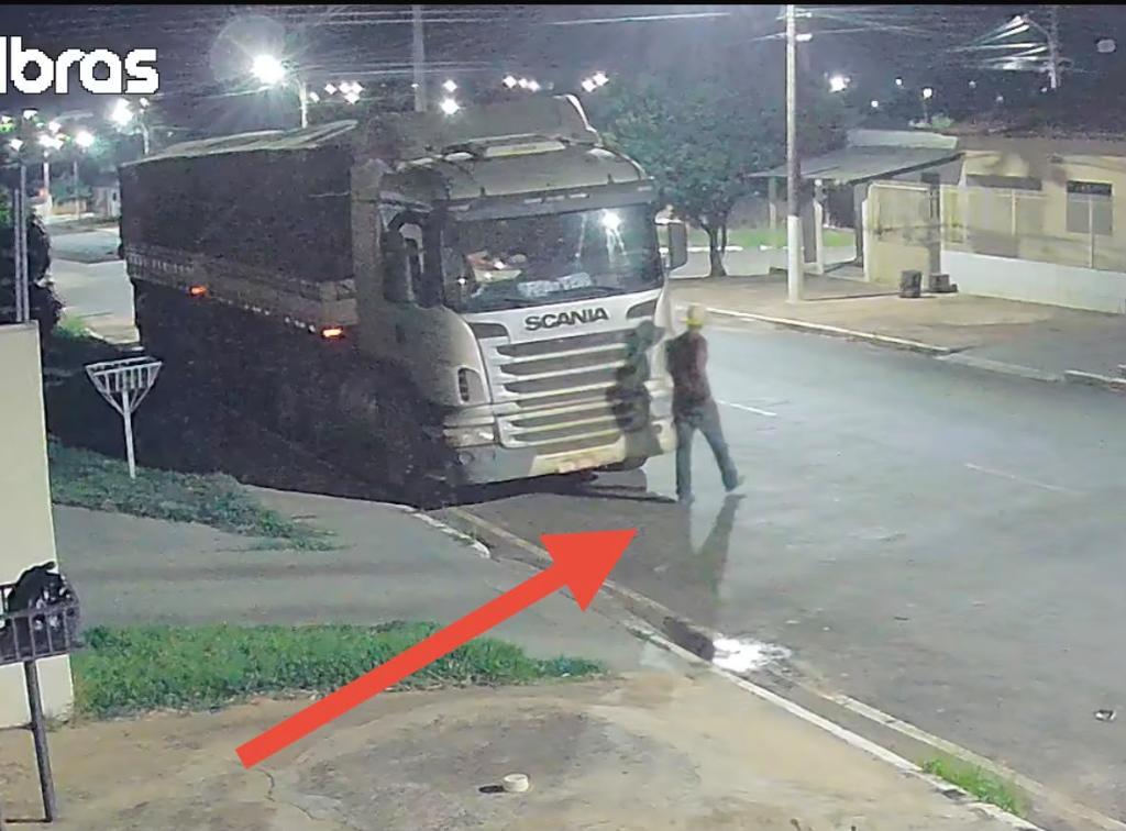 Polícia Civil recupera módulos de caminhões avaliados em R$ 27 mil e prende suspeito.