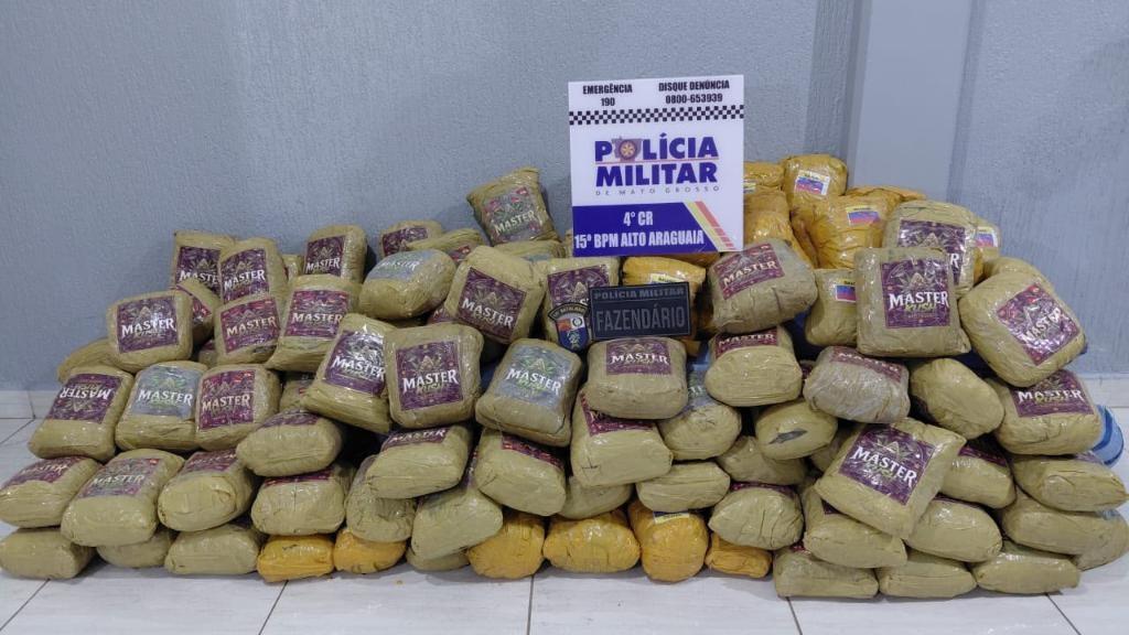 Polícia Militar apreende super maconha escondida em carga de milho.