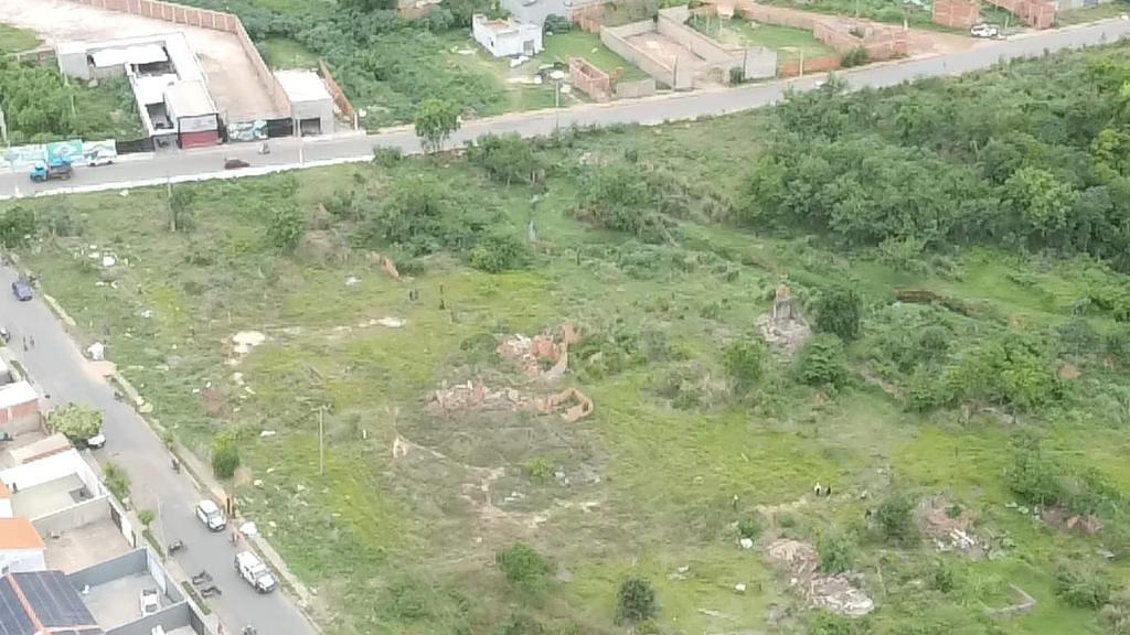 Polícia Militar prende nove homens por suspeita de invasão de propriedade rural.