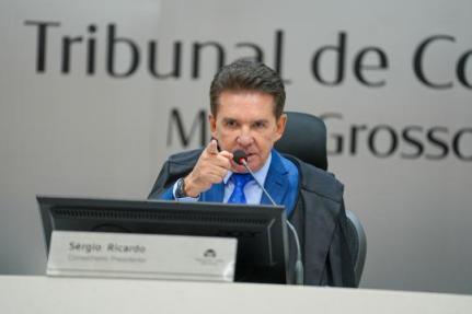 Presidente do TCE e mais 5 são presos pela PF.