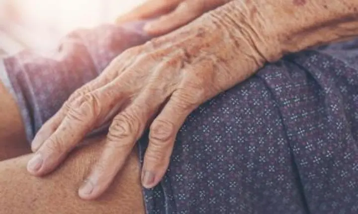 Adolescentes de 13 e 15 anos ameaçam matar mãe e avó.
