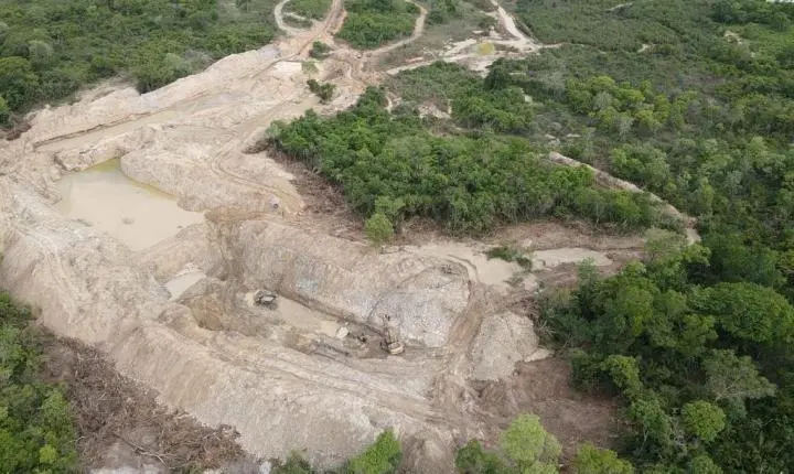 Batalhão Ambiental flagra garimpo ilegal em área de preservação e aplica multa de R$ 18 mil.