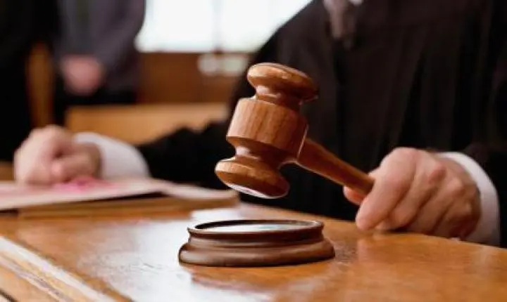 Criminoso é condenado a 24 anos por invadir casa e tentar matar a esposa a pauladas.