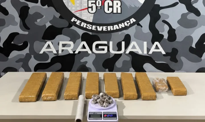 Força Tática prende mulher e apreende dois adolescentes com tabletes de maconha.