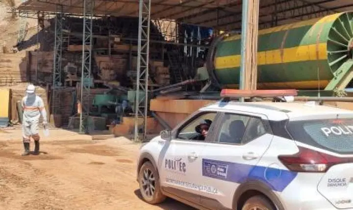 Mineradora é alvo de operação por furto de energia e gerente é levado à delegacia.