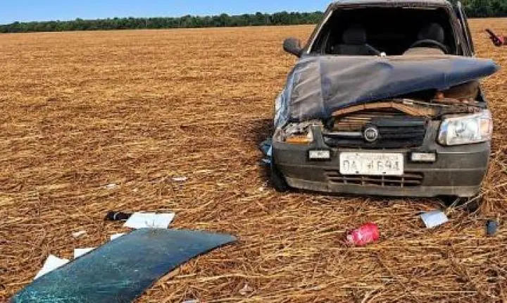 Motorista morre em acidente de carro logo após deixar a filha em ponto de ônibus.