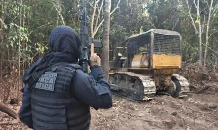 PM mira garimpo clandestino e recolhe maquinários.