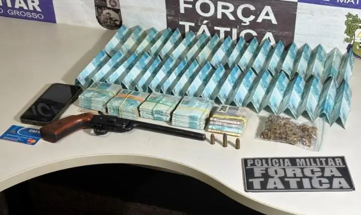 PM prende suspeito por furto de telhas termoacústicas e apreende arma de fogo e R$ 54,6 mil.