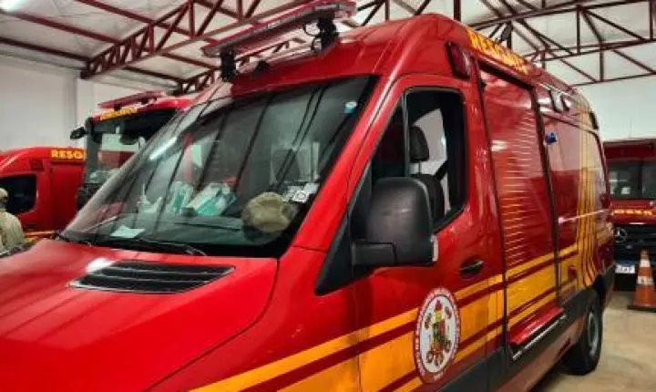 Pneu estoura e carro capota na BR-174, gestante e duas crianças ficam feridas.