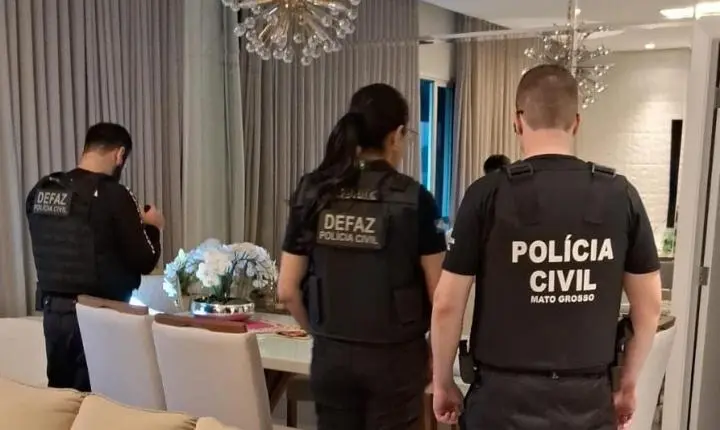 Polícia Civil cumpre 26 ordens judiciais contra grupo criminoso envolvido com tráfico e lavagem de capitais.