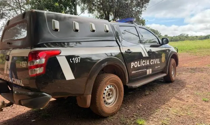 Polícia Civil prende idoso foragido por crime sexual e posse ilegal de arma de fogo em Comodoro.