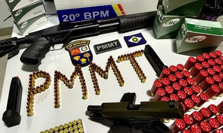 Polícia Militar apreende armas e mais de 300 munições após denúncia de violência doméstica.