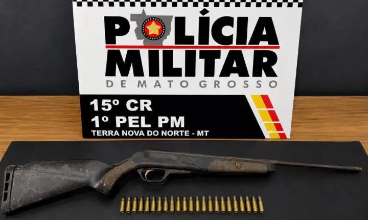 Polícia Militar prende homem por violência doméstica e apreende arma de fogo em residência.
