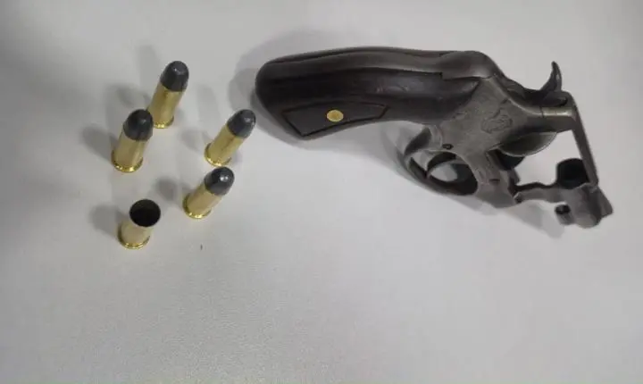 Polícia Militar prende homem que atirou contra filha adolescente.
