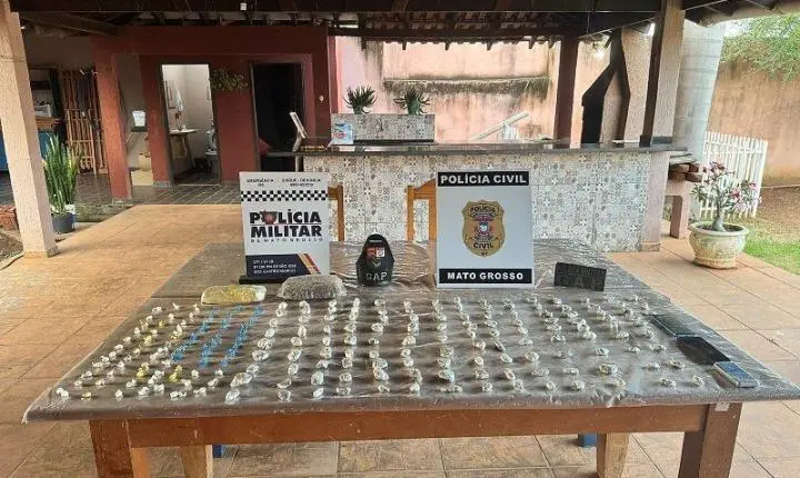 Polícias Civil e Militar prendem dois jovens e apreendem drogas em São José dos Quatro Marcos.