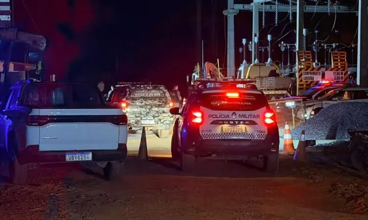 Trio invade obra, segurança reage, é baleado, mas mata um dos suspeitos.