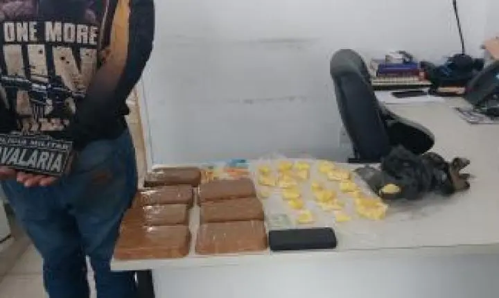 Ultrapassagem chama atenção e traficante é preso com drogas.