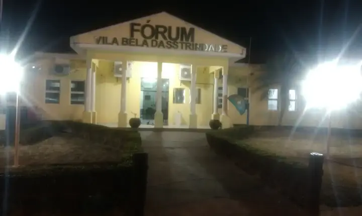 Mulher é presa durante cumprimento de mandado no Fórum de Vila Bela.